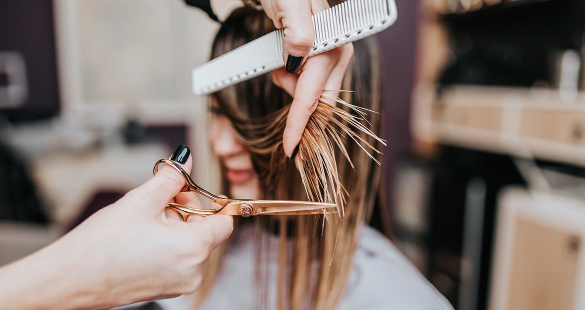 Mulher Cabelo Castanho Mechas Loiras Salo Profissional